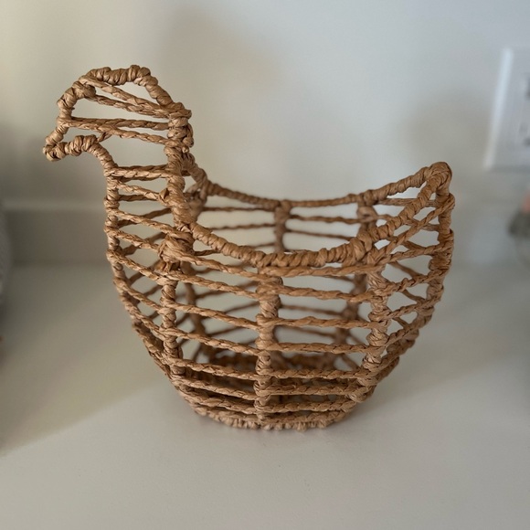 Vintage duck basket. Can be used for a plant or just a simple decoration. - Picture 3 of 3
